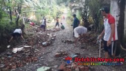 Warga Pekon Panutan bersama-sama Perbaiki Jalan Dusun 3
