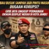 ANGKUTAN DLH KOTA JAMBI MOGOK SAAT ANGKUT SAMPAH, GRIB JAYA SOROTI — DUGAAN INDIKASI KORUPSI MENCUAT, WALI KOTA IKUT DISOROT