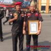 Polda Lampung Berikan Piagam Penghargaan kepada Sekda DPD Grib Jaya Provinsi Lampung Herman atas Dedikasi sebagai Sabuk Kamtibmas