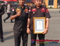 Polda Lampung Berikan Piagam Penghargaan kepada Sekda DPD Grib Jaya Provinsi Lampung Herman atas Dedikasi sebagai Sabuk Kamtibmas