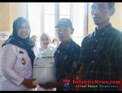 Pemkab Pringsewu Salurkan Bantuan Pangan Kepada 692 Warga Ambarawa Barat 
