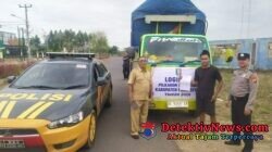 Polres Pringsewu Kawal Pendistribusian Logistik Pilkakon ke 59 Pekon